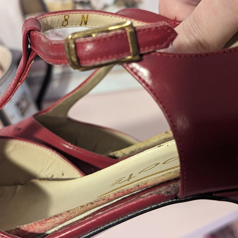 Vintage Talbots Red Leather T-Strap Kitten Heels - Picture 6 of 16